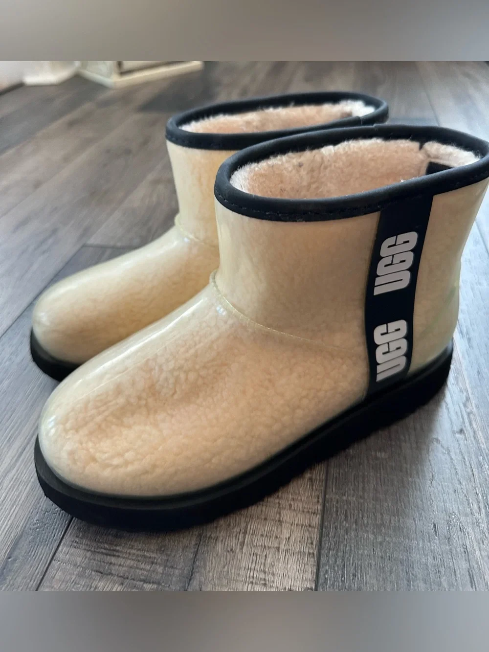 UGG excellent pre